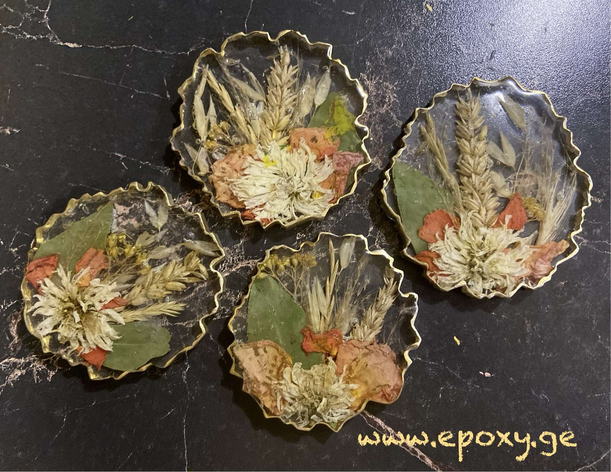 ჭიქის სადგამების ნაკრები