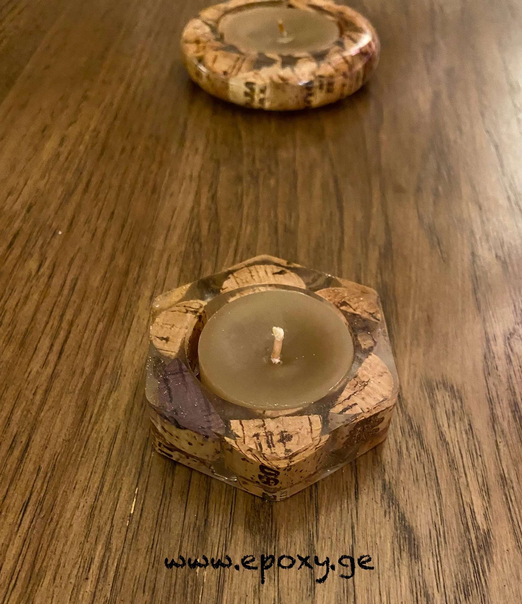 სასანთლე სანთლით